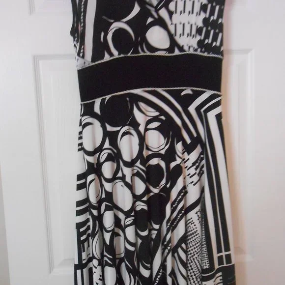 New never been worn Joseph Ribkoff size 14 black and white sleeveless dress.
